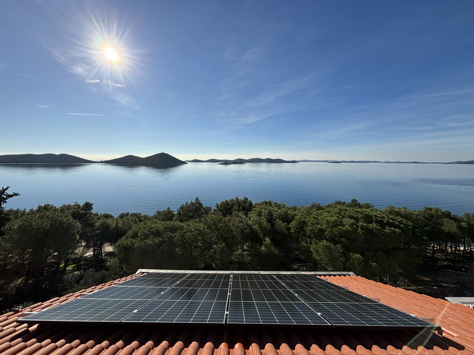 Solarni paneli na poslovnom objektu, izvedba FNE Solar